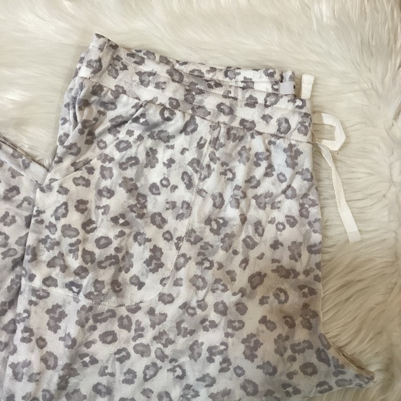 SONOMA Goods For Life pajama pant Woman’s 2X animal print banded bottom - Picture 2 of 16